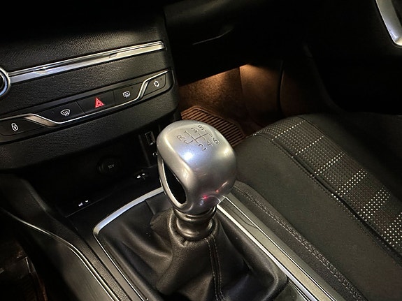 Peugeot 308 12 of 16