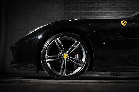Ferrari Lusso 5 of 5