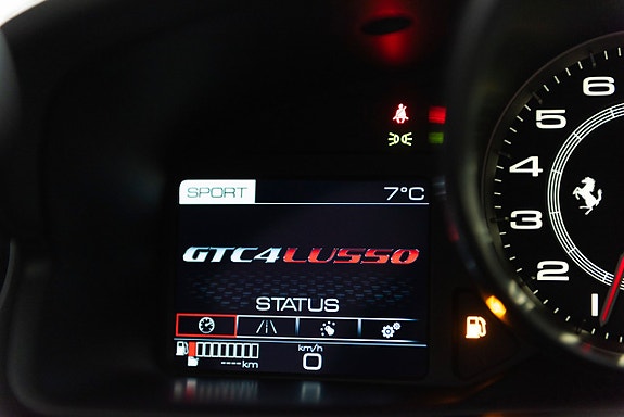 Ferrari Lusso 21 of 27