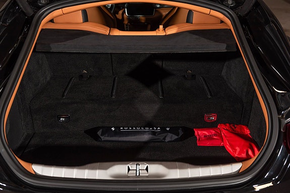 Ferrari Lusso 24 of 27