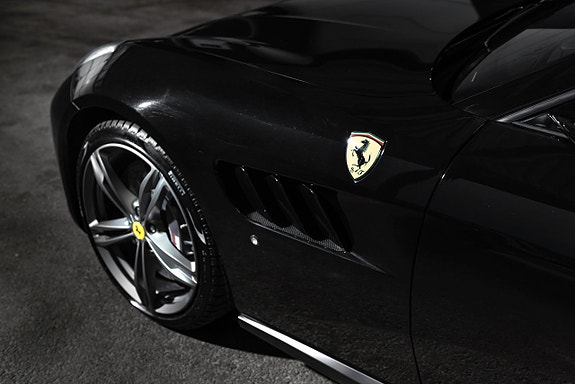 Ferrari Lusso 7 of 27