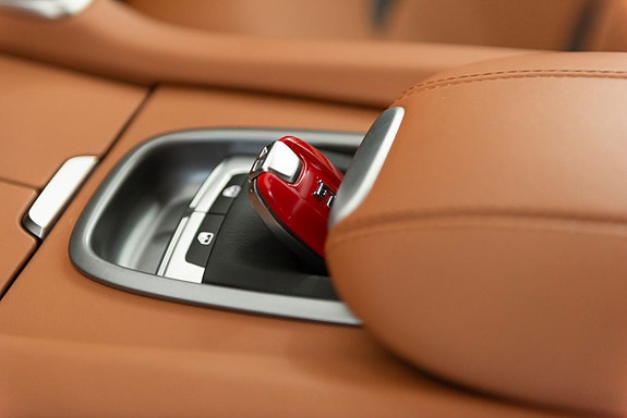 Ferrari Lusso 16 of 27