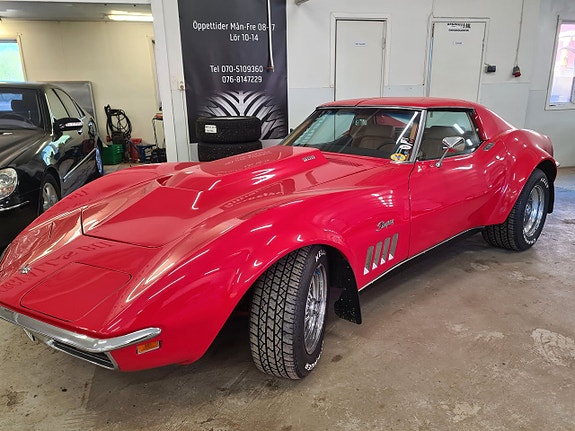 Chevrolet Corvette 3 of 4