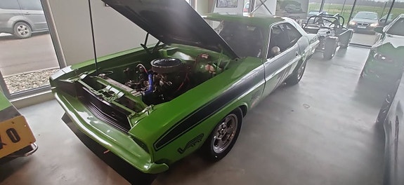 Dodge Challenger 3 of 8
