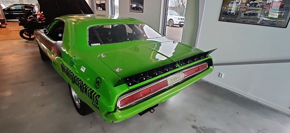 Dodge Challenger 7 of 8
