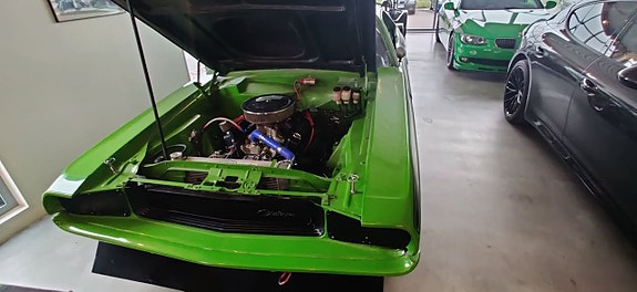 Dodge Challenger 4 of 8