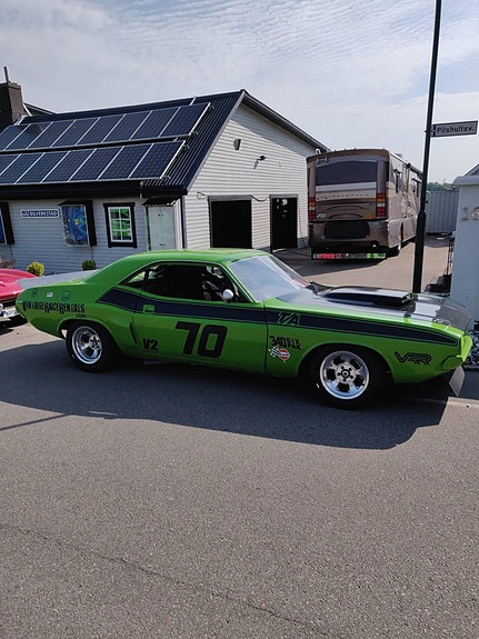 Dodge Challenger 2 of 8