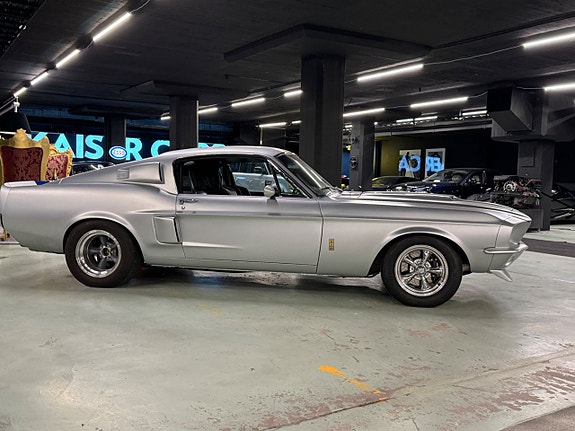 Ford Mustang 7 of 27