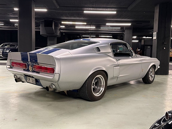 Ford Mustang 8 of 27