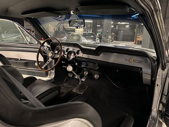 Ford Mustang 15 of 27
