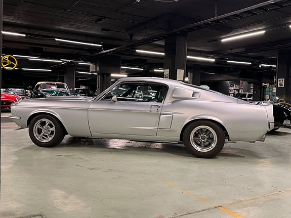 Ford Mustang 14 of 27