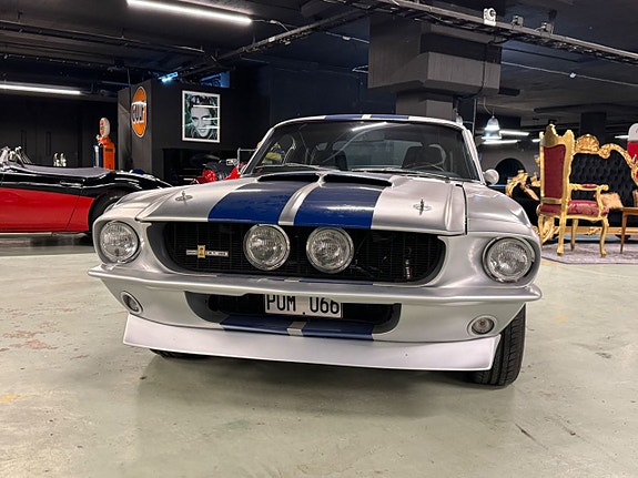 Ford Mustang 4 of 5