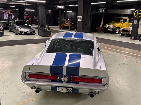 Ford Mustang 9 of 27
