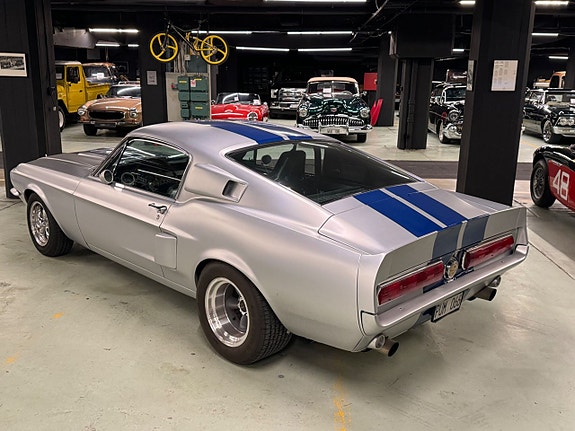 Ford Mustang 11 of 27