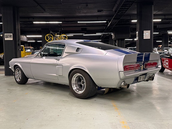 Ford Mustang 12 of 27