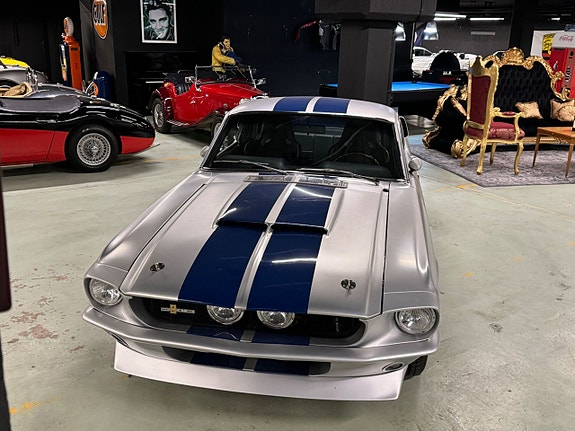 Ford Mustang 3 of 5