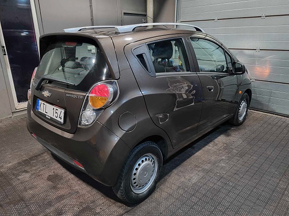 Chevrolet Spark 3 of 5