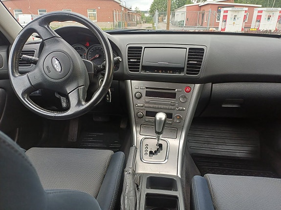 Subaru Legacy 14 of 23