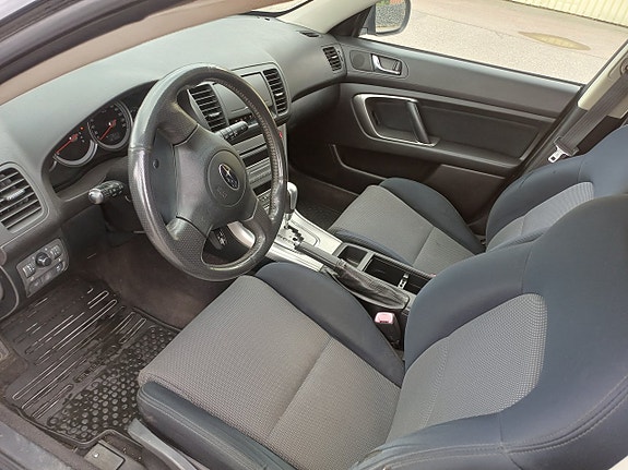 Subaru Legacy 19 of 23