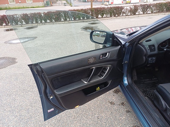 Subaru Legacy 10 of 23