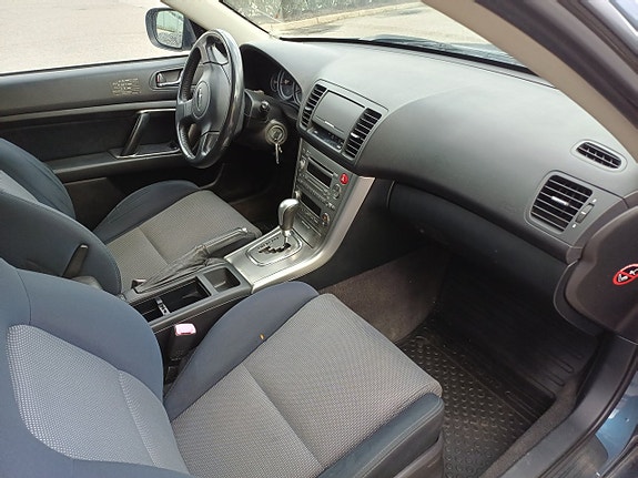 Subaru Legacy 16 of 23