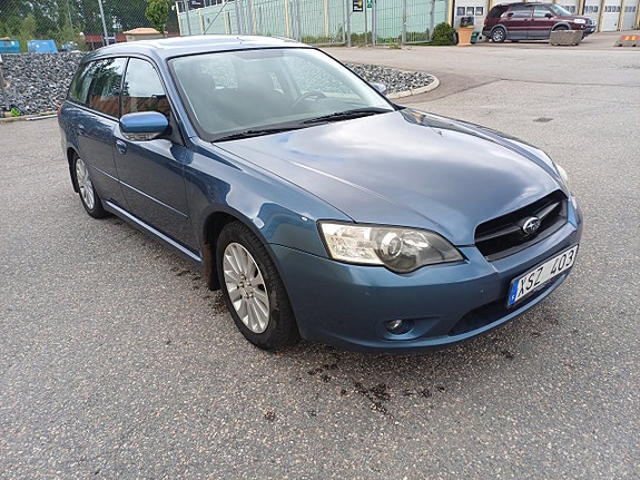 Subaru Legacy 2 of 5