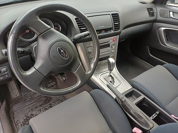 Subaru Legacy 17 of 23