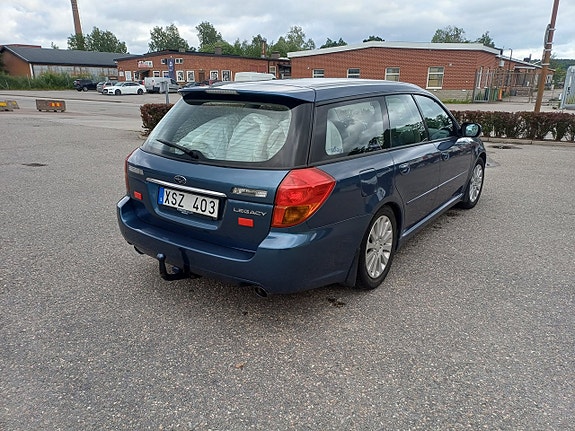 Subaru Legacy 3 of 5