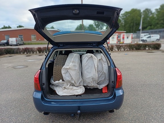 Subaru Legacy 12 of 23