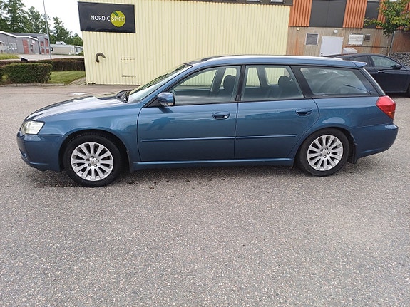 Subaru Legacy 8 of 23
