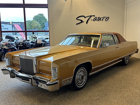 Lincoln Continental 3 of 5