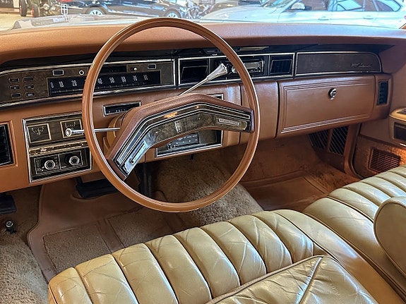 Lincoln Continental 5 of 5