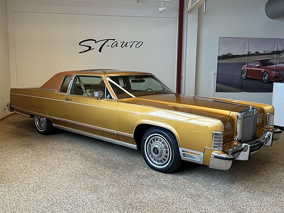 Lincoln Continental 4 of 5