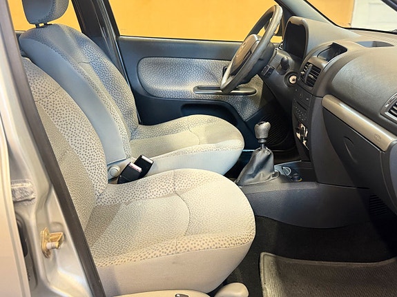 Renault Clio 8 of 13