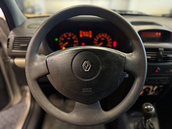 Renault Clio 10 of 13