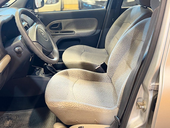 Renault Clio 9 of 13