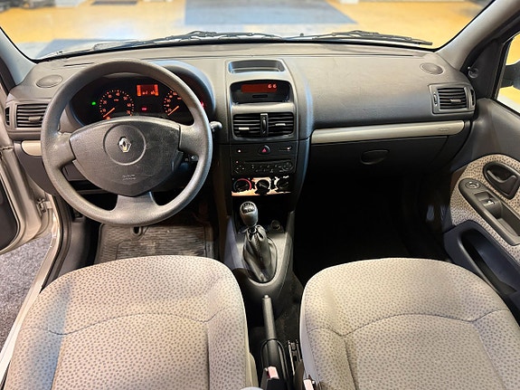 Renault Clio 11 of 13
