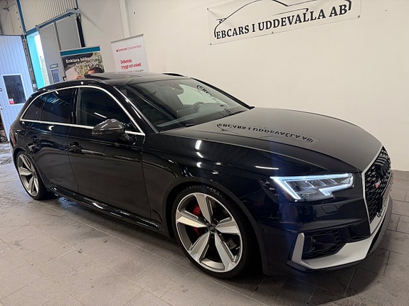 Audi RS4 2 of 5