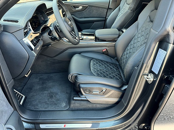 Audi Q8 4 of 6