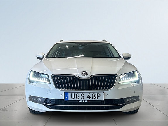 Skoda Superb 2 of 5