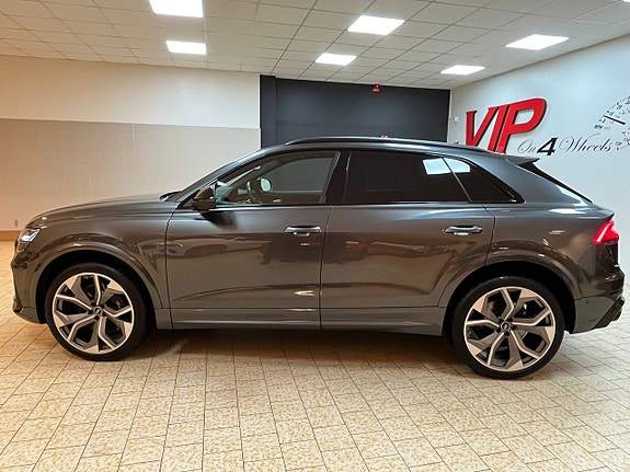 Audi RS Q8 3 of 5