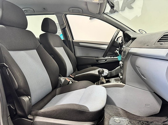 Opel Astra 9 of 16