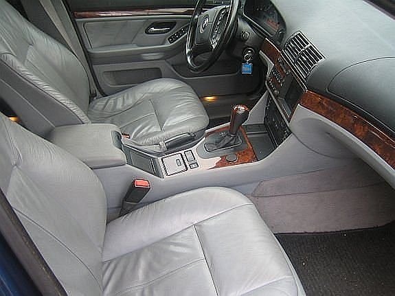 BMW 528 2 of 5