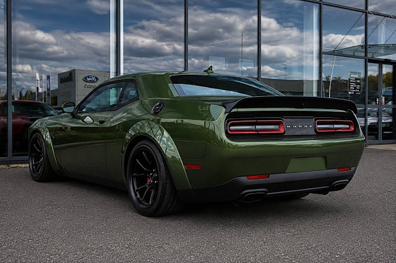 Dodge Challenger 5 of 6