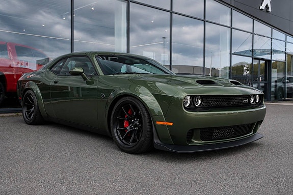 Dodge Challenger 3 of 6