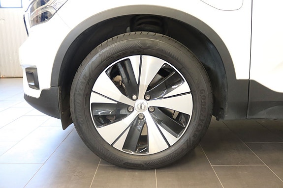 Volvo XC40 6 of 16