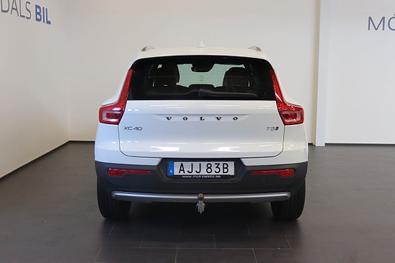 Volvo XC40 4 of 16