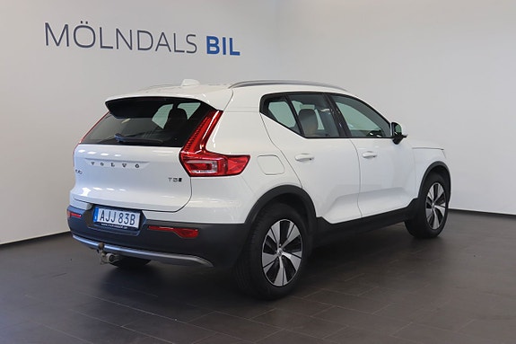 Volvo XC40 2 of 16