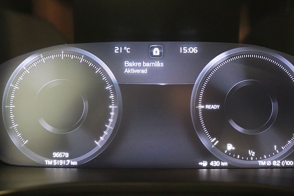 Volvo XC40 11 of 16