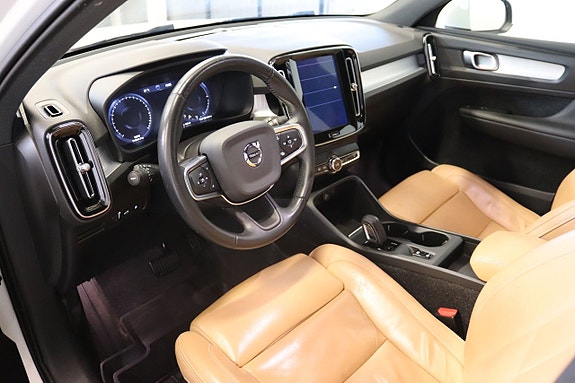 Volvo XC40 7 of 16